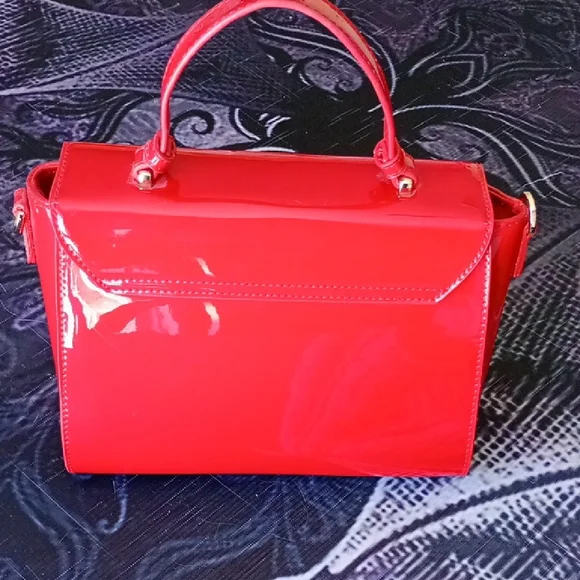 Red Glossy Handbag-Pin-up - Picture 2 of 10